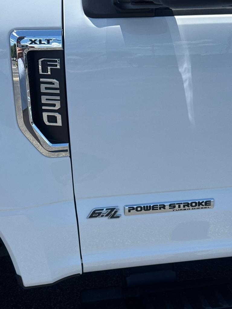 Ford Super Duty F-250 SRW King Ranch 4WD Crew Cab 8' Box 2022