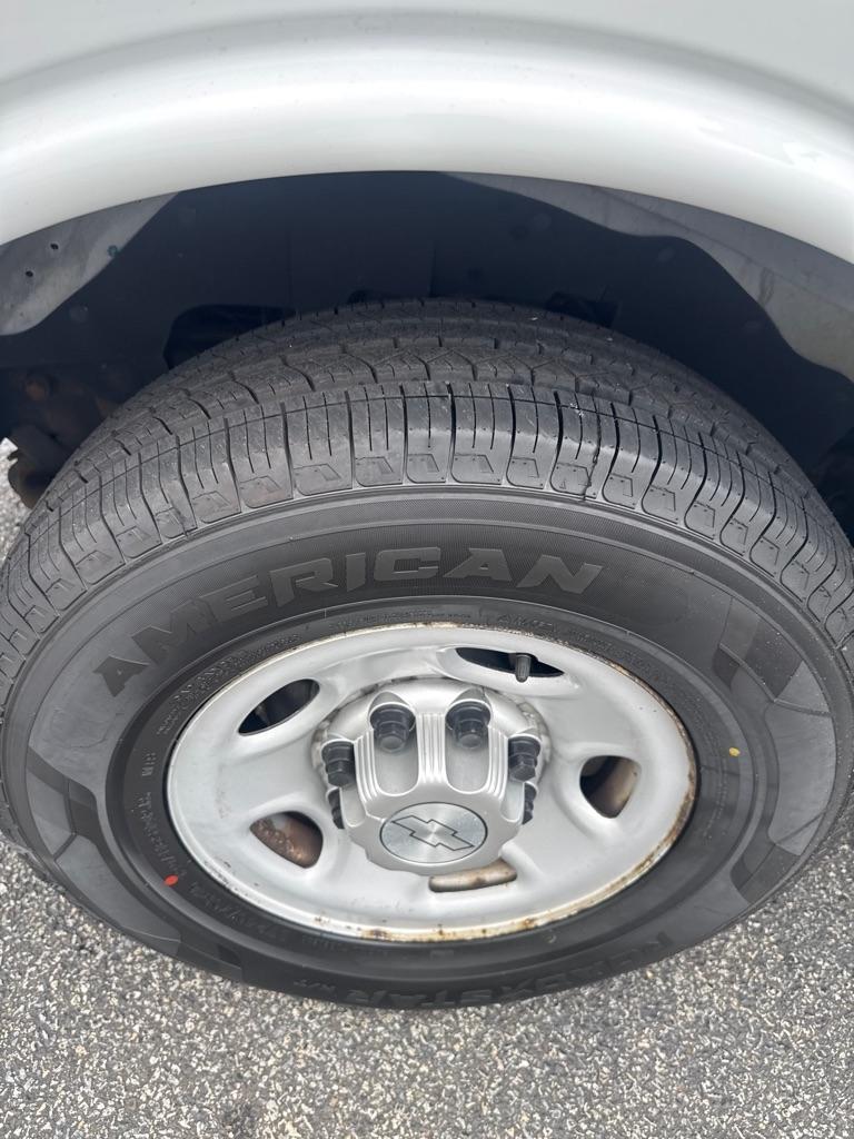 Chevrolet Express Cargo Van RWD 2500 135" 2015