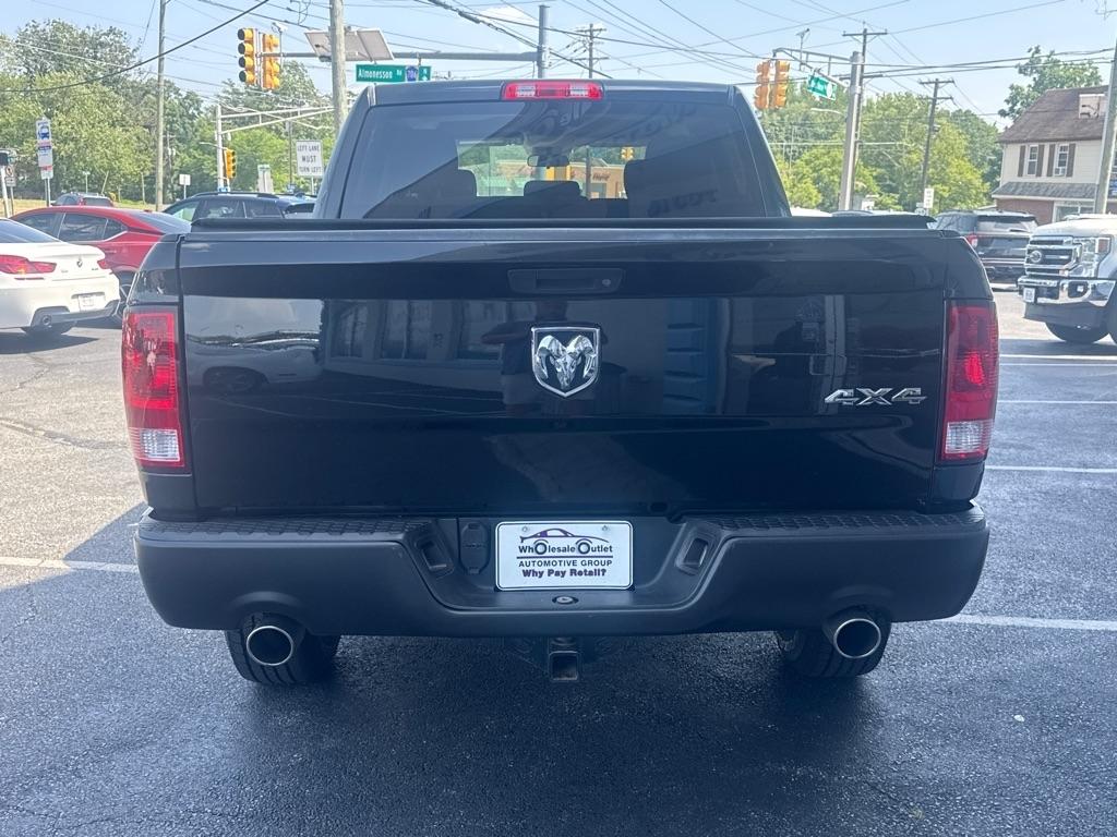 RAM 1500 Express 4x4 Crew Cab 5'7" Box 2017