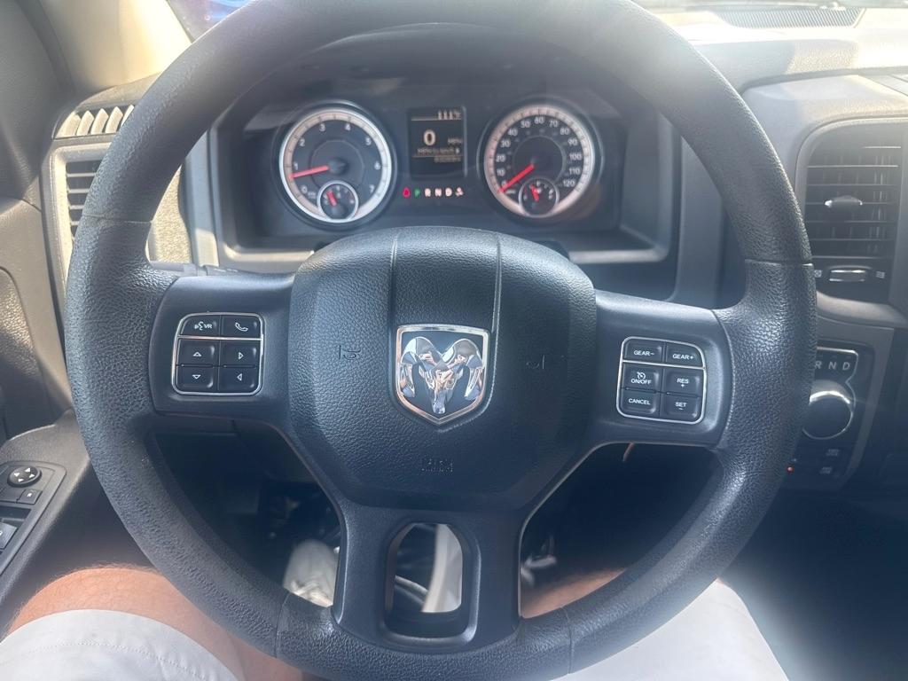 RAM 1500 Express 4x4 Crew Cab 5'7" Box 2017