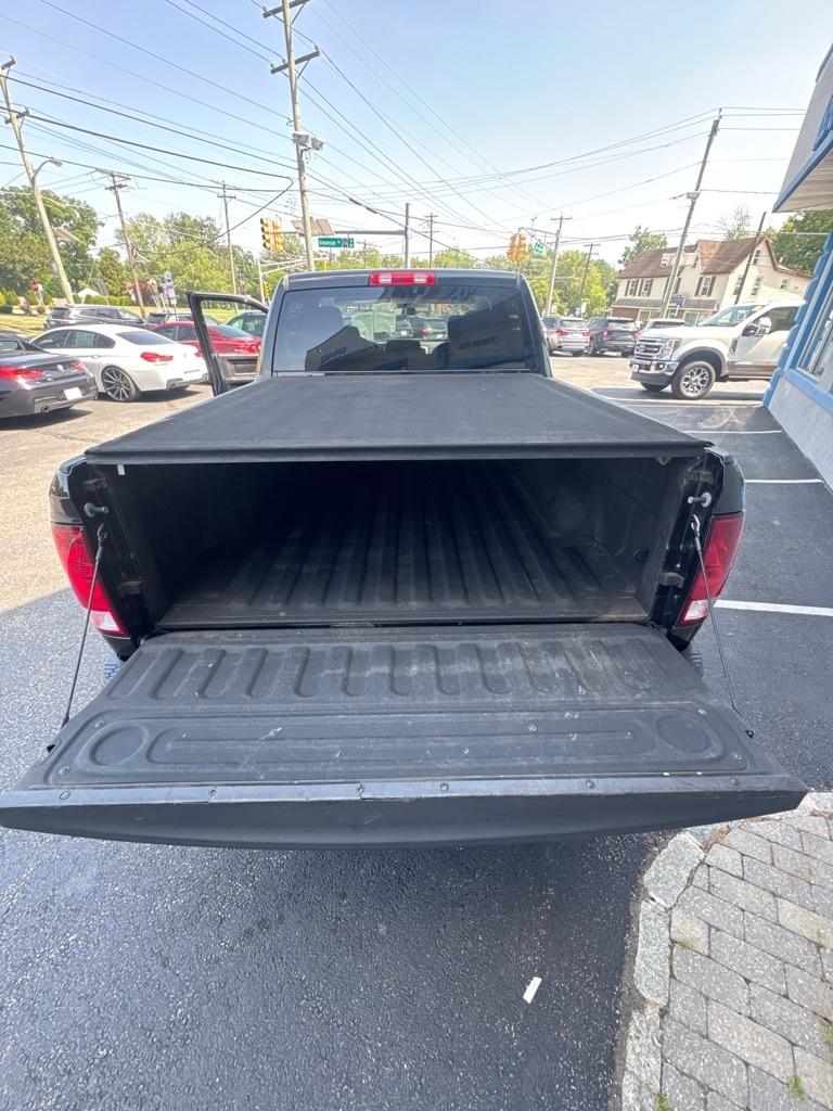 RAM 1500 Express 4x4 Crew Cab 5'7" Box 2017