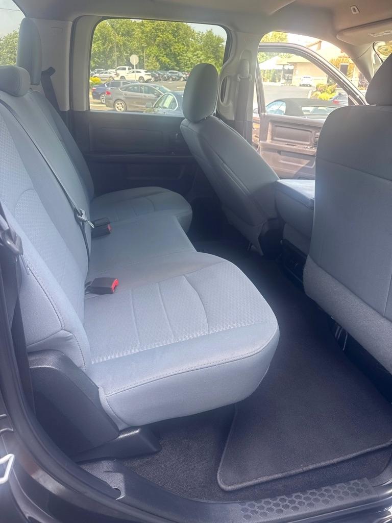 RAM 1500 Express 4x4 Crew Cab 5'7" Box 2017