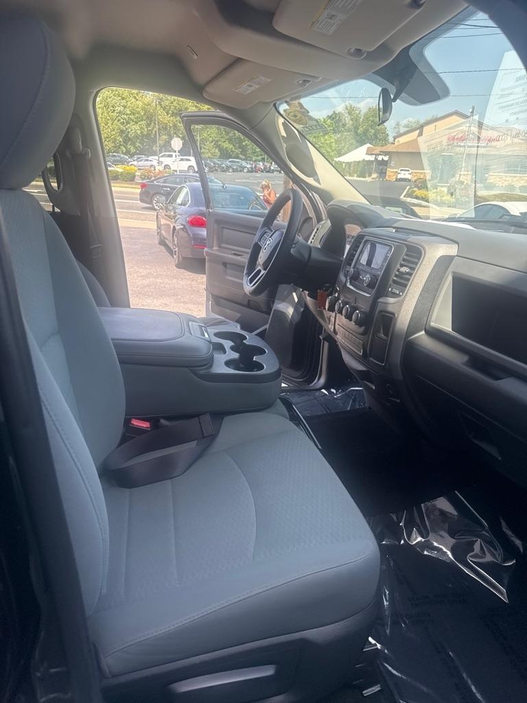 RAM 1500 Express 4x4 Crew Cab 5'7" Box 2017