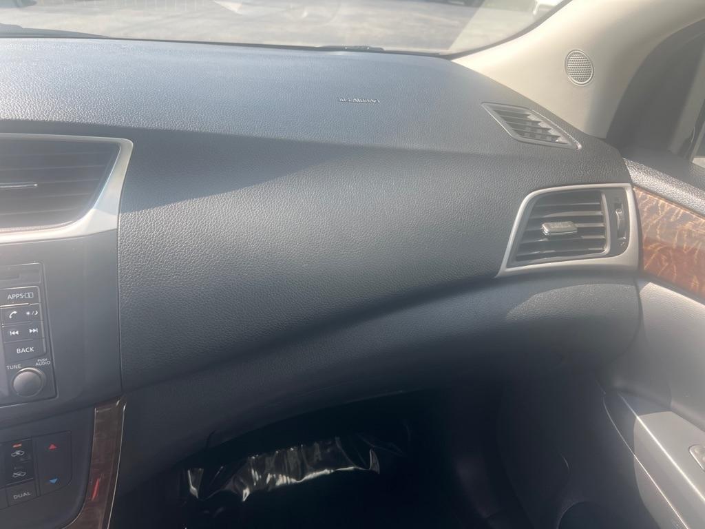 Nissan Sentra 4dr Sdn I4 CVT SL 2015