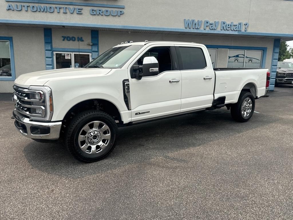 Ford Super Duty F-350 SRW Lariat 4WD Crew Cab 8' Box 2026