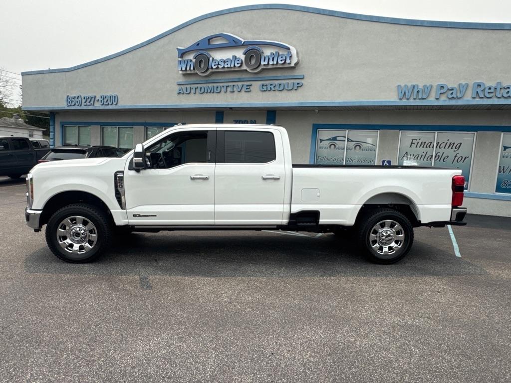 Ford Super Duty F-350 SRW Lariat 4WD Crew Cab 8' Box 2026