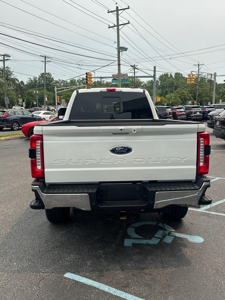 Ford Super Duty F-350 SRW Lariat 4WD Crew Cab 8' Box 2026