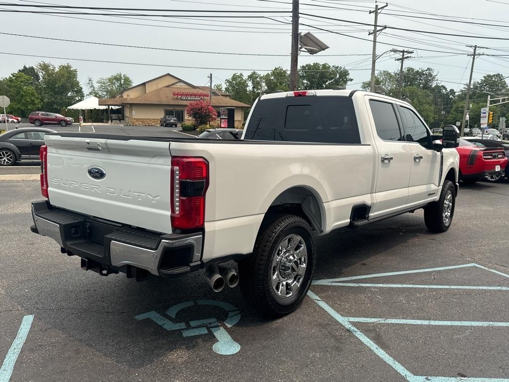 Ford Super Duty F-350 SRW Lariat 4WD Crew Cab 8' Box 2026