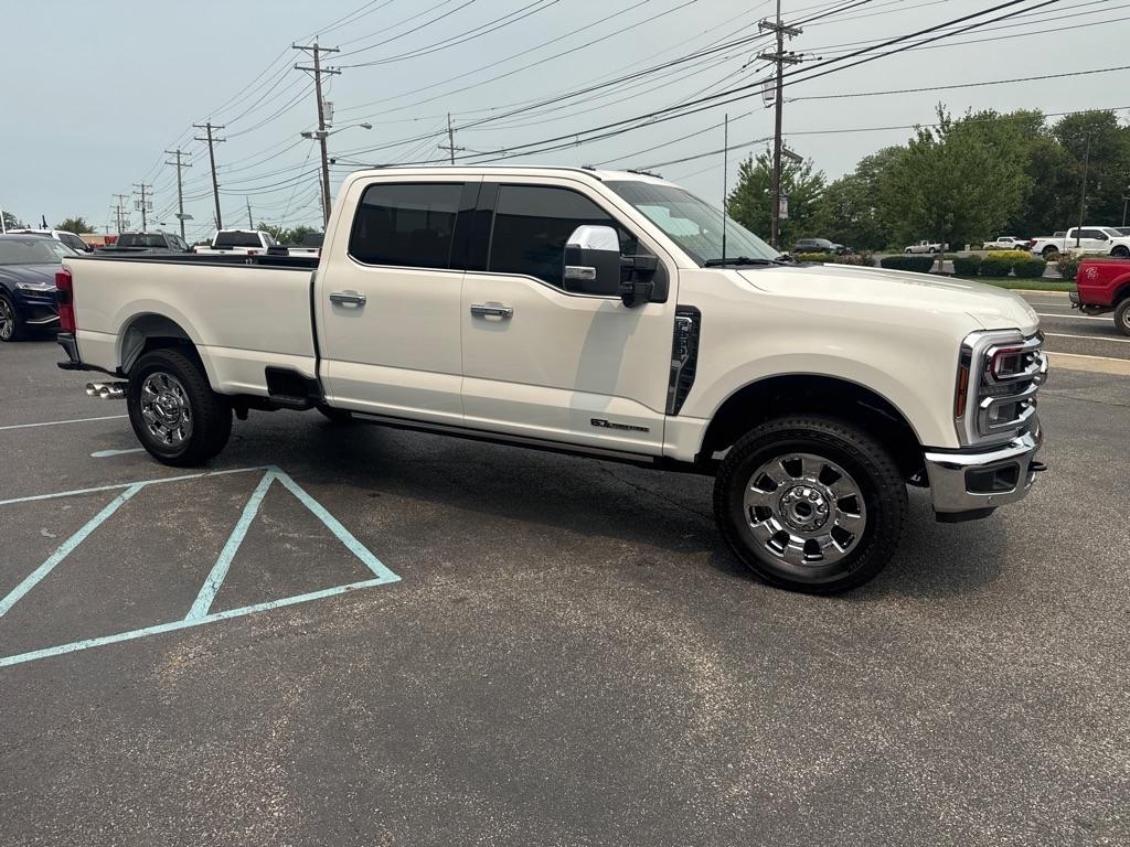 Ford Super Duty F-350 SRW Lariat 4WD Crew Cab 8' Box 2026