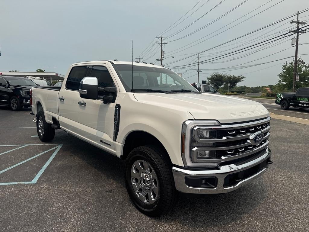 Ford Super Duty F-350 SRW Lariat 4WD Crew Cab 8' Box 2026