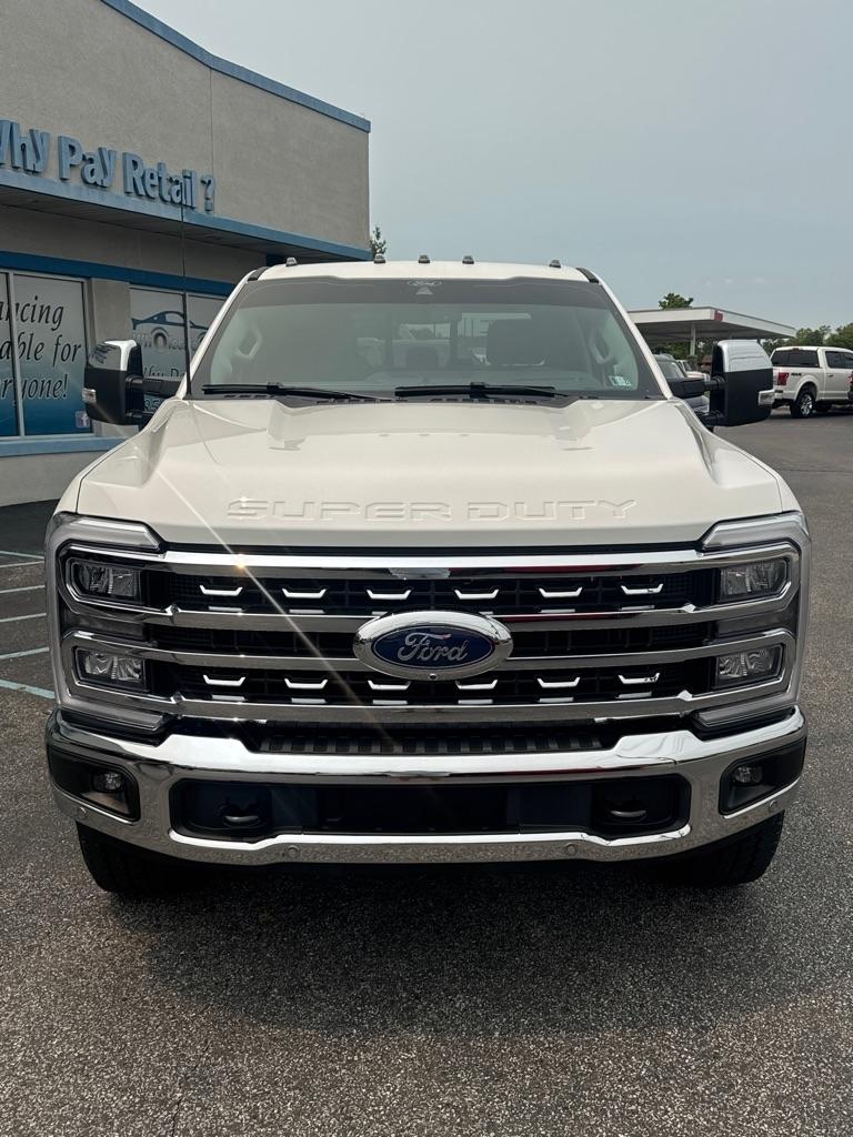 Ford Super Duty F-350 SRW Lariat 4WD Crew Cab 8' Box 2026
