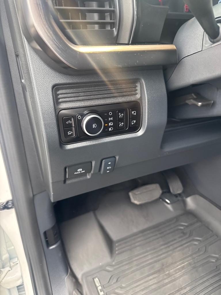 Ford Super Duty F-350 SRW Lariat 4WD Crew Cab 8' Box 2026
