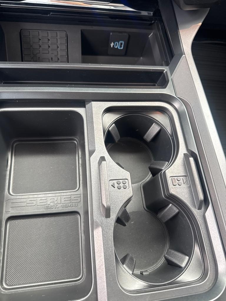 Ford Super Duty F-350 SRW Lariat 4WD Crew Cab 8' Box 2026