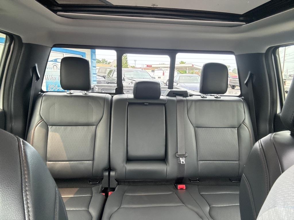 Ford Super Duty F-350 SRW Lariat 4WD Crew Cab 8' Box 2026