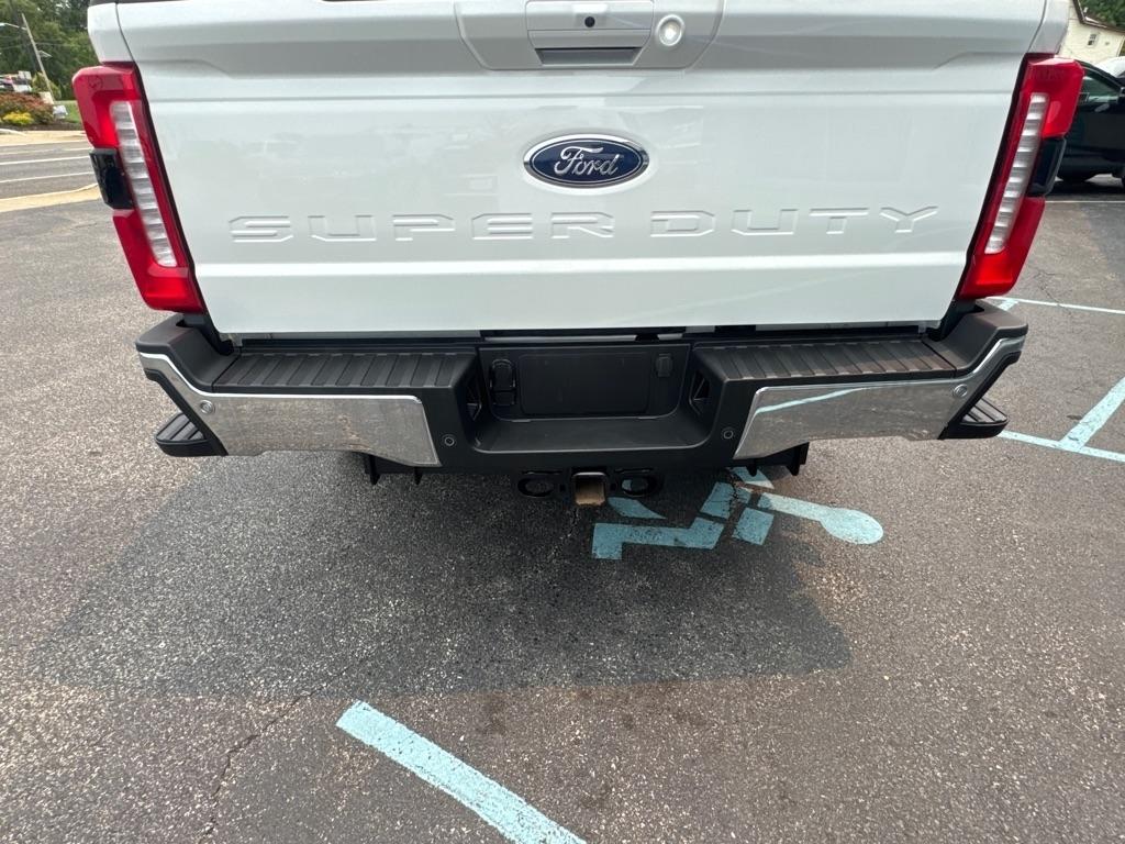 Ford Super Duty F-350 SRW Lariat 4WD Crew Cab 8' Box 2026