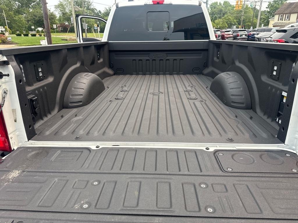Ford Super Duty F-350 SRW Lariat 4WD Crew Cab 8' Box 2026