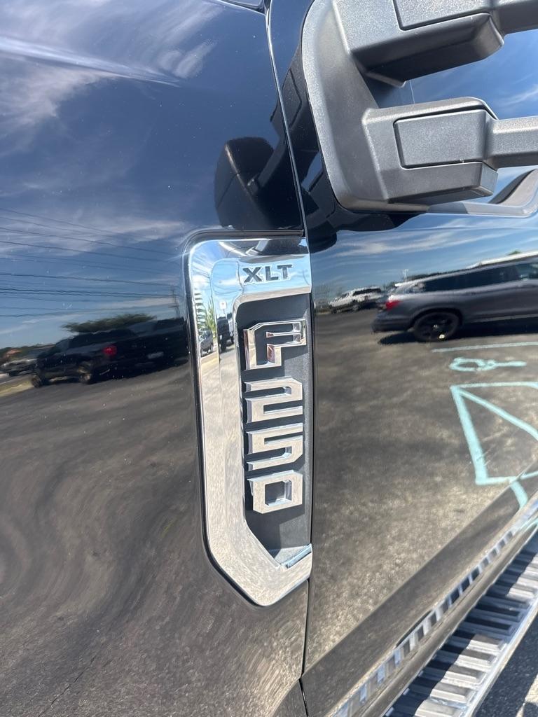 Ford Super Duty F-250 SRW King Ranch 4WD Crew Cab 8' Box 2018