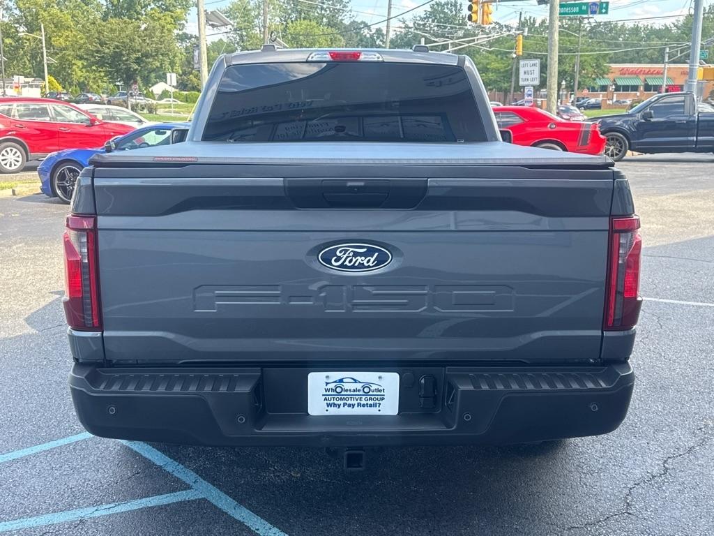 Ford F-150 XL 4WD Reg Cab 8' Box 2025
