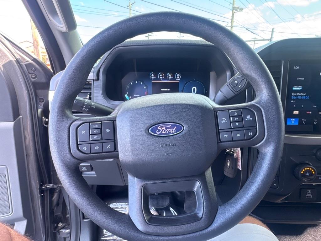 Ford F-150 XL 4WD Reg Cab 8' Box 2025