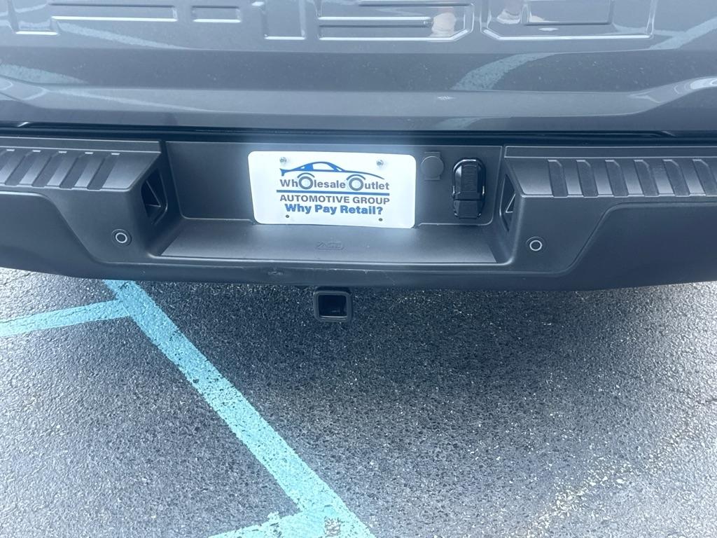 Ford F-150 XL 4WD Reg Cab 8' Box 2025