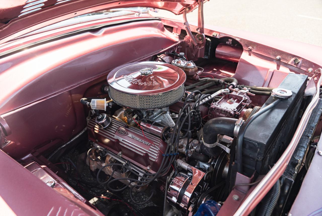 Ford Crown Victoria  1953