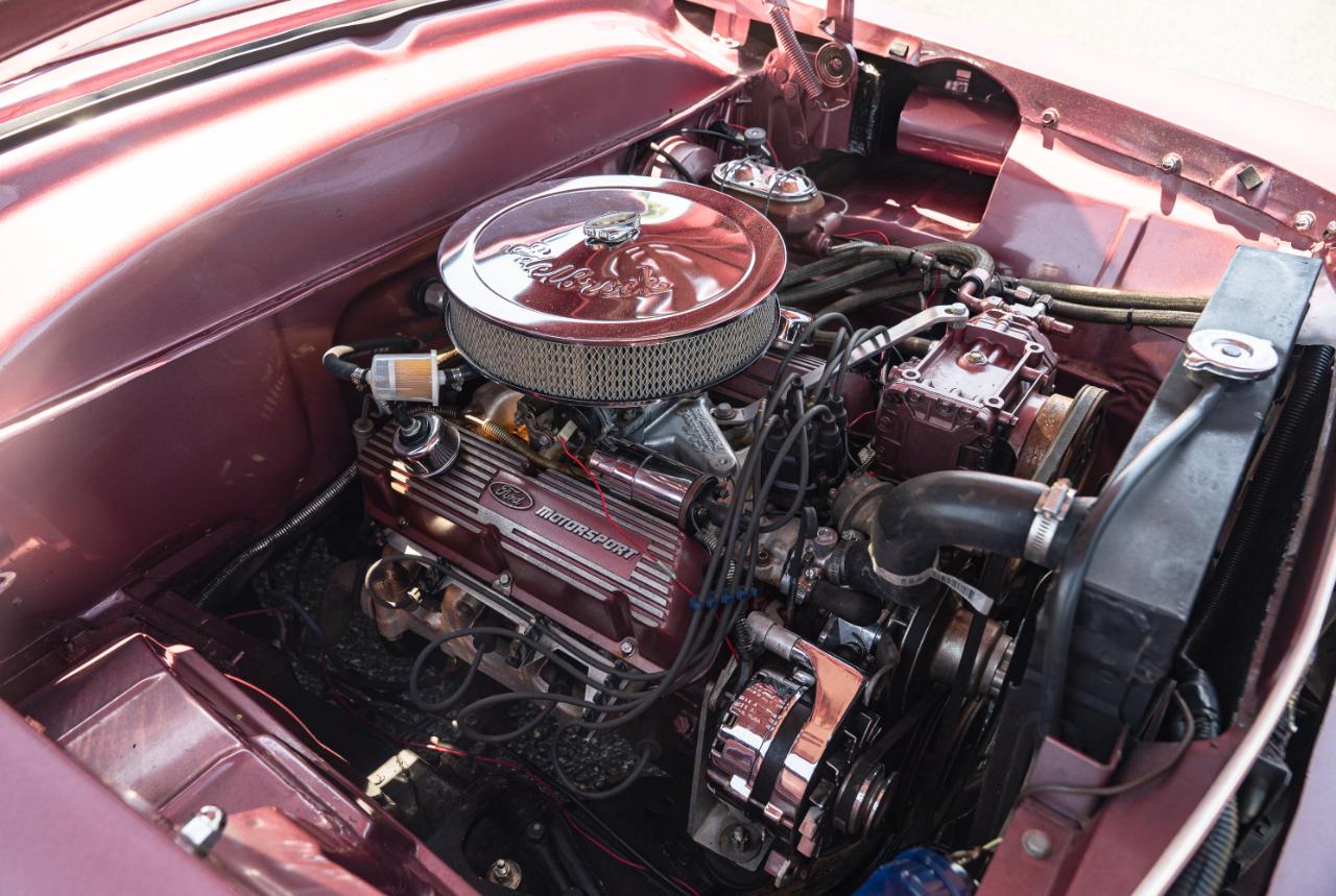 Ford Crown Victoria  1953