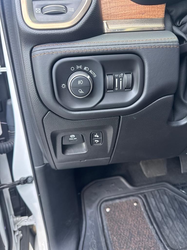 RAM 1500 Longhorn 4x4 Crew Cab 5'7" Box 2021