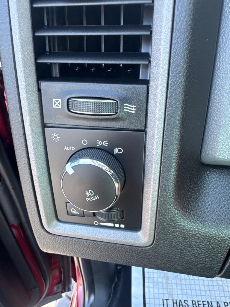 RAM 1500 Express 4x4 Quad Cab 6'4" Box 2018