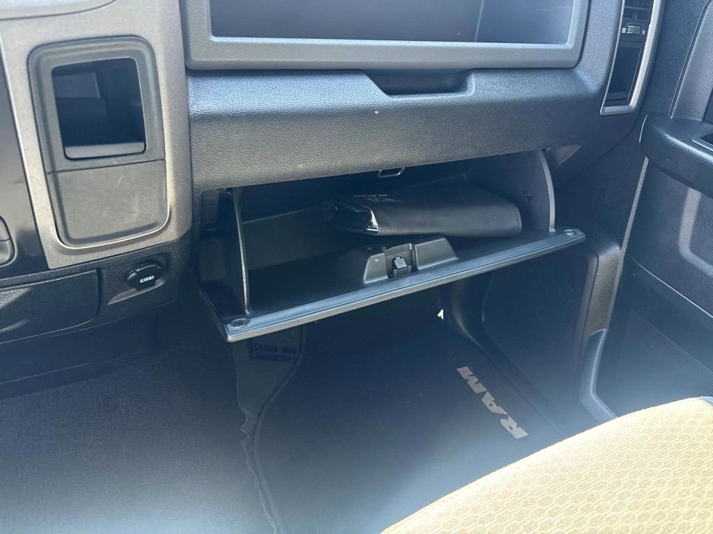 RAM 1500 Express 4x4 Quad Cab 6'4" Box 2018