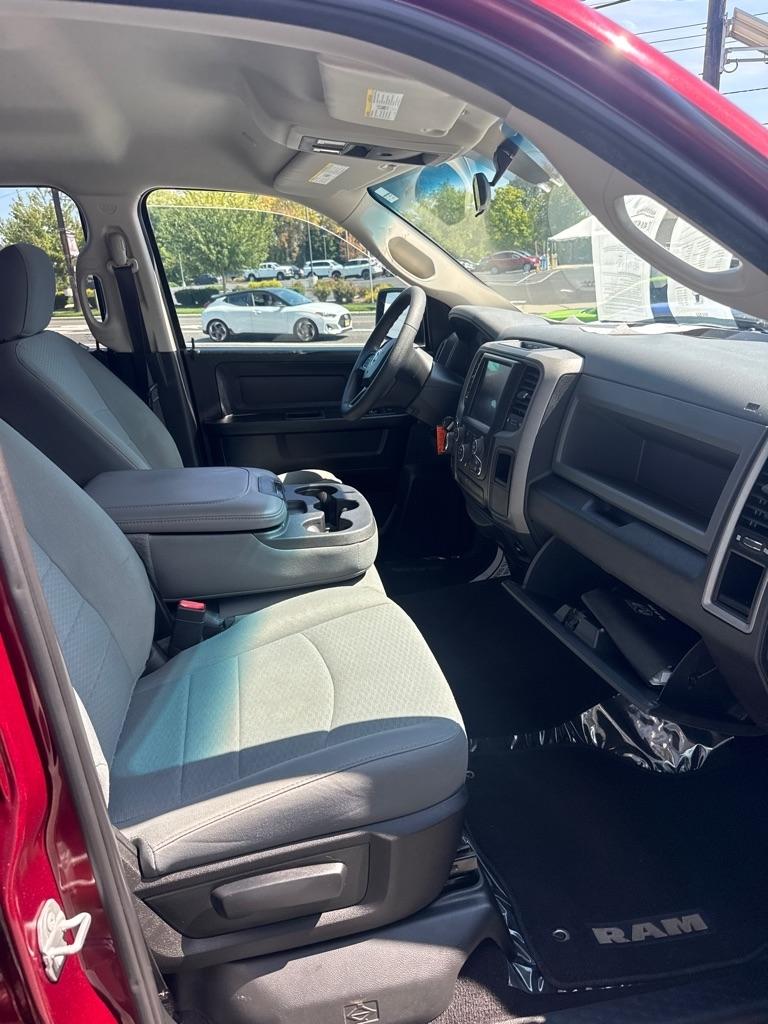 RAM 1500 Express 4x4 Quad Cab 6'4" Box 2018