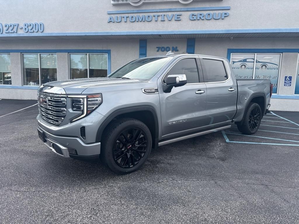 GMC Sierra 1500 4WD Crew Cab 147" Denali 2023