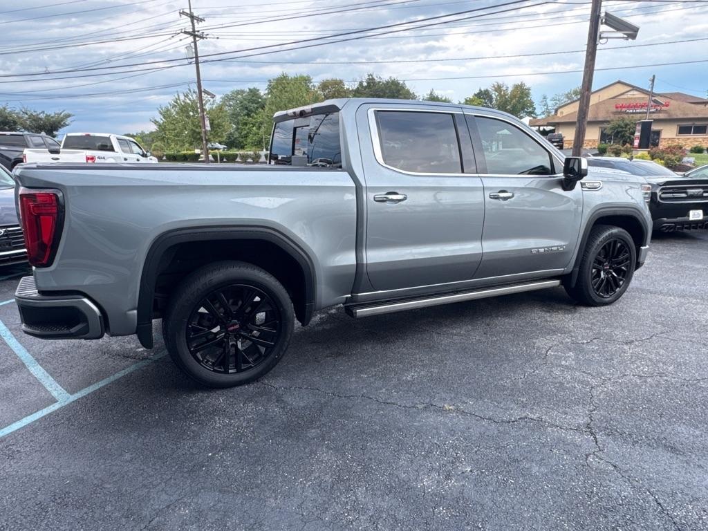 GMC Sierra 1500 4WD Crew Cab 147" Denali 2023
