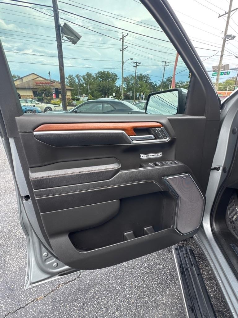 GMC Sierra 1500 4WD Crew Cab 147" Denali 2023