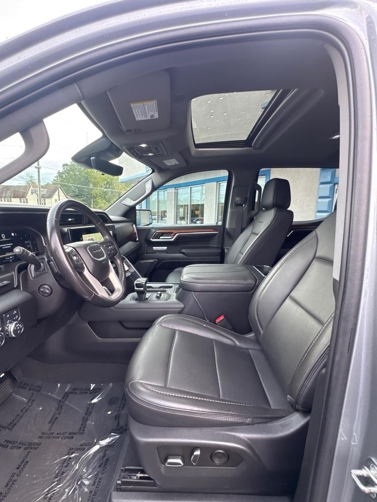 GMC Sierra 1500 4WD Crew Cab 147" Denali 2023