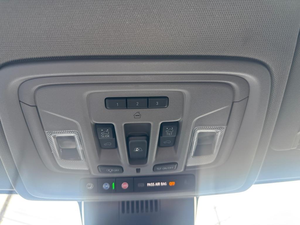 GMC Sierra 1500 4WD Crew Cab 147" Denali 2023