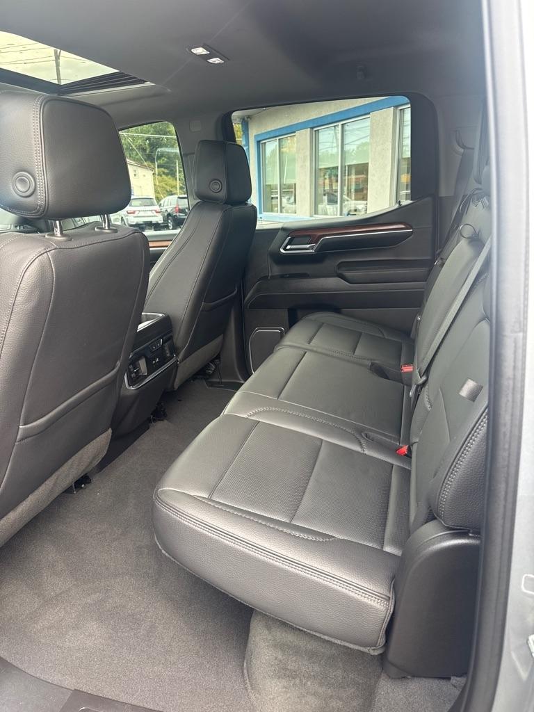 GMC Sierra 1500 4WD Crew Cab 147" Denali 2023