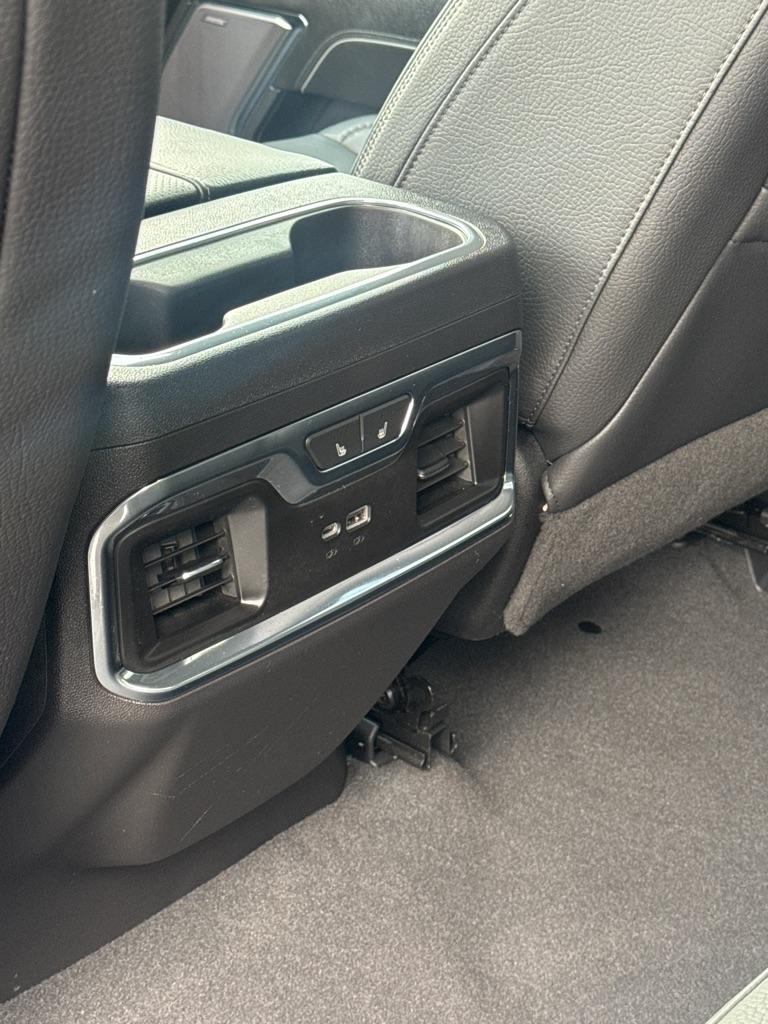 GMC Sierra 1500 4WD Crew Cab 147" Denali 2023