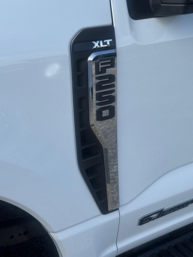 Ford Super Duty F-250 SRW King Ranch 4WD Crew Cab 8' Box 2024