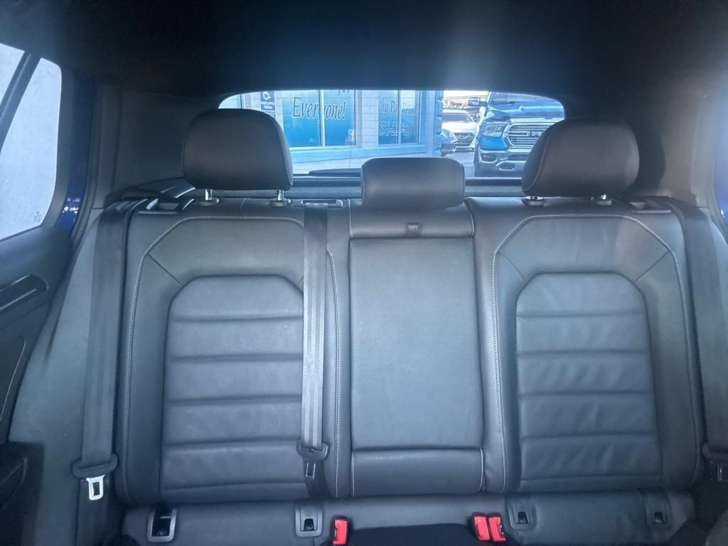 Volkswagen Golf R 4-Door Manual w/DCC/Nav 2017