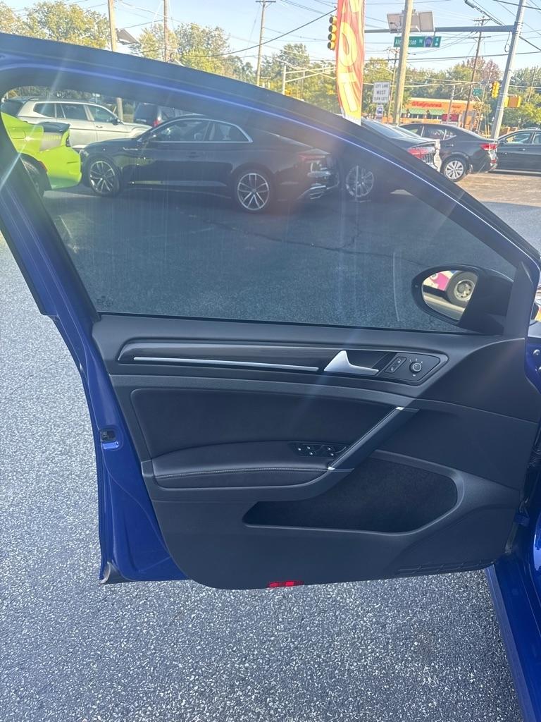 Volkswagen Golf R 4-Door Manual w/DCC/Nav 2017