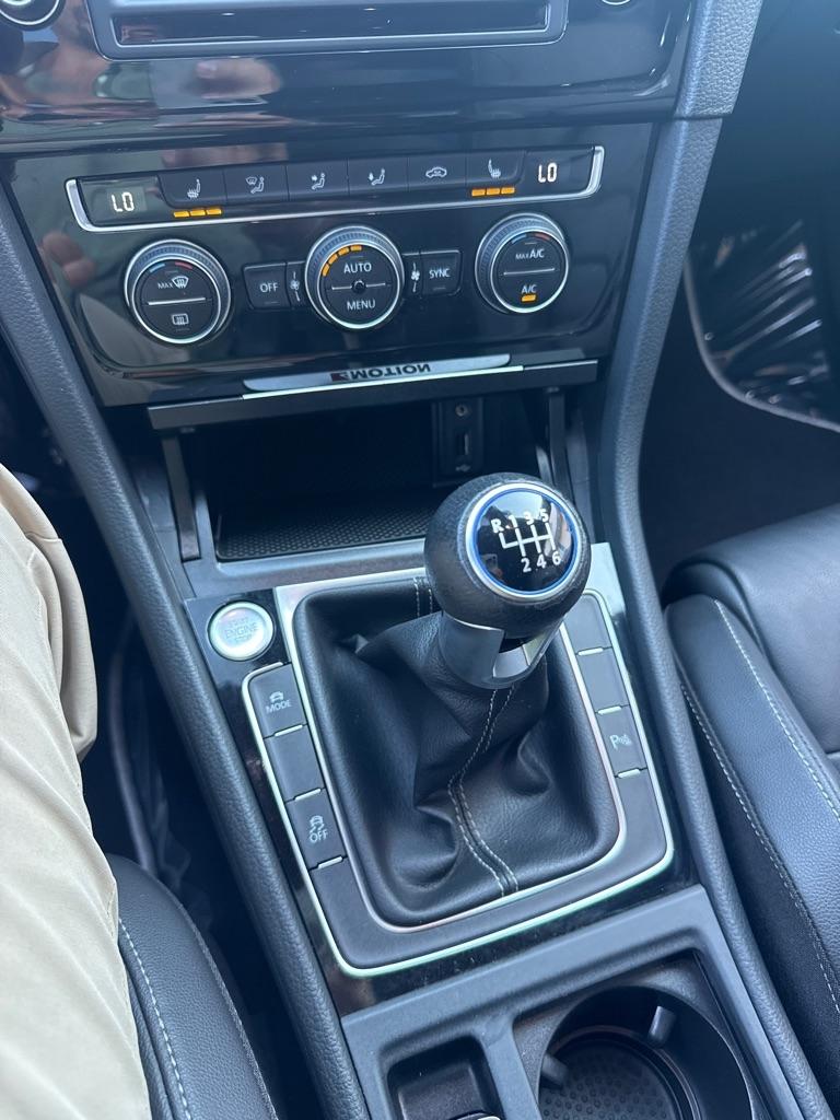 Volkswagen Golf R 4-Door Manual w/DCC/Nav 2017
