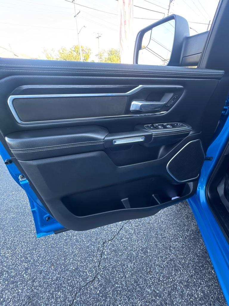 RAM 1500 Laramie 4x4 Crew Cab 5'7" Box 2023