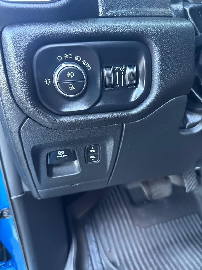 RAM 1500 Laramie 4x4 Crew Cab 5'7" Box 2023