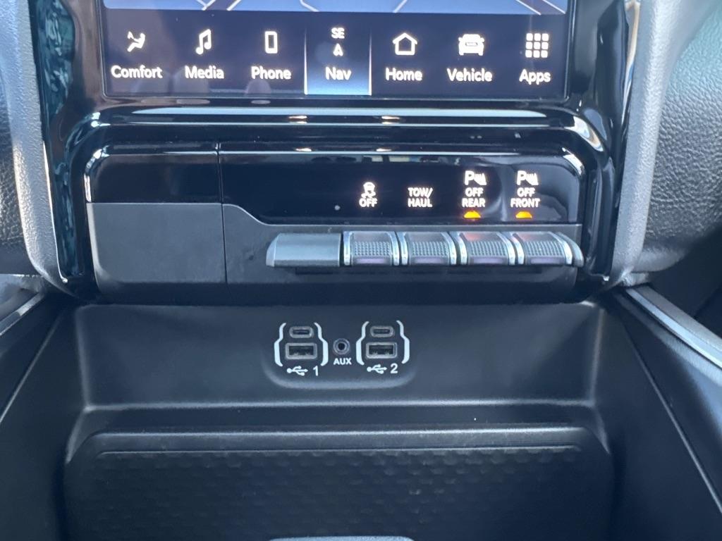 RAM 1500 Laramie 4x4 Crew Cab 5'7" Box 2023