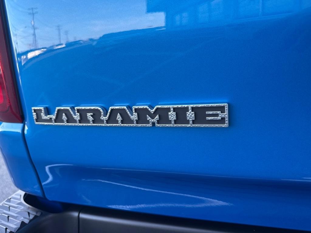 RAM 1500 Laramie 4x4 Crew Cab 5'7" Box 2023