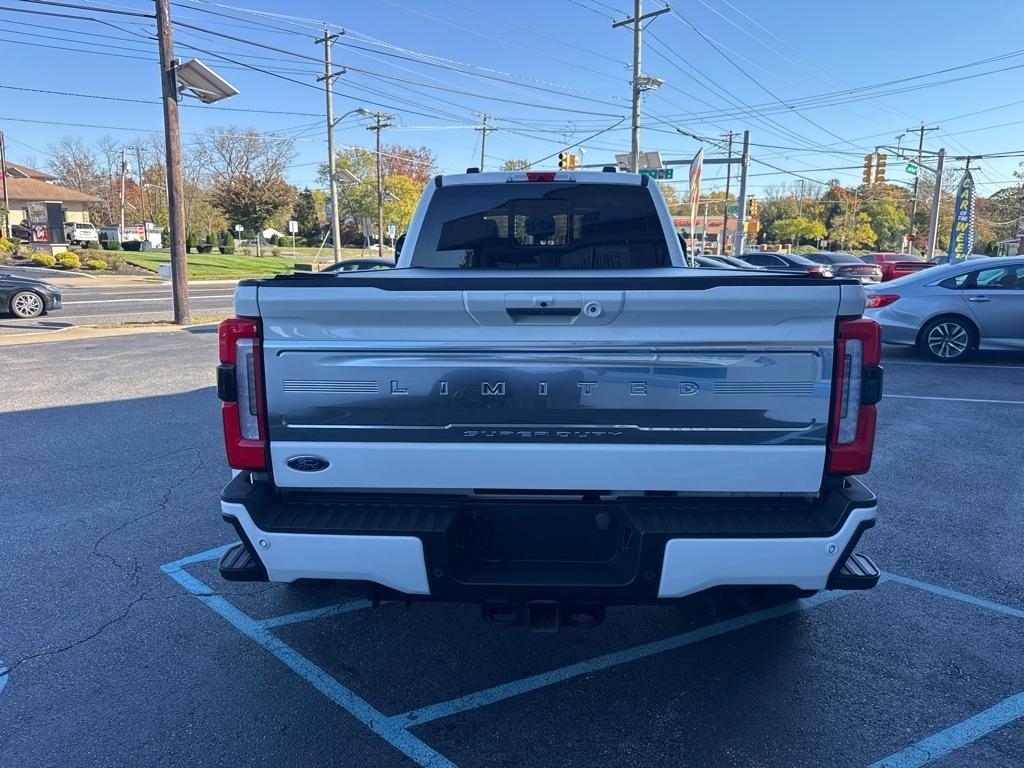Ford Super Duty F-450 DRW Limited 4WD Crew Cab 8' Box 2024