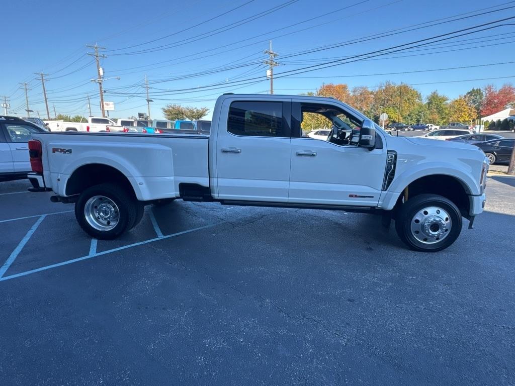 Ford Super Duty F-450 DRW Limited 4WD Crew Cab 8' Box 2024