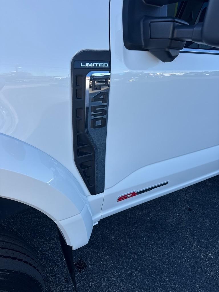 Ford Super Duty F-450 DRW Limited 4WD Crew Cab 8' Box 2024