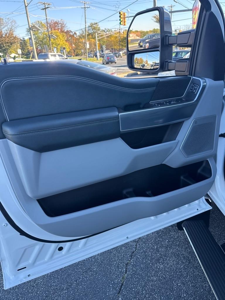 Ford Super Duty F-450 DRW Limited 4WD Crew Cab 8' Box 2024