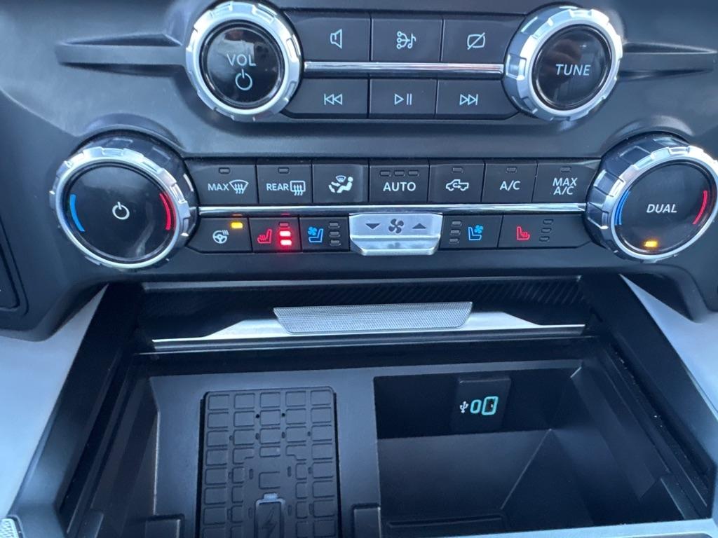 Ford Super Duty F-450 DRW Limited 4WD Crew Cab 8' Box 2024